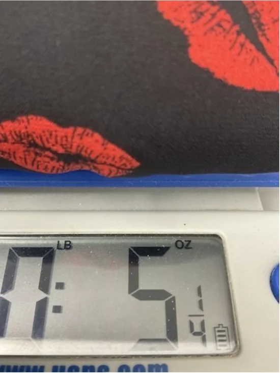 NWOT Torrid Black/Red Lips Print Cold Shoulder V-Neck Blouse Women 2X - Picture 10 of 10